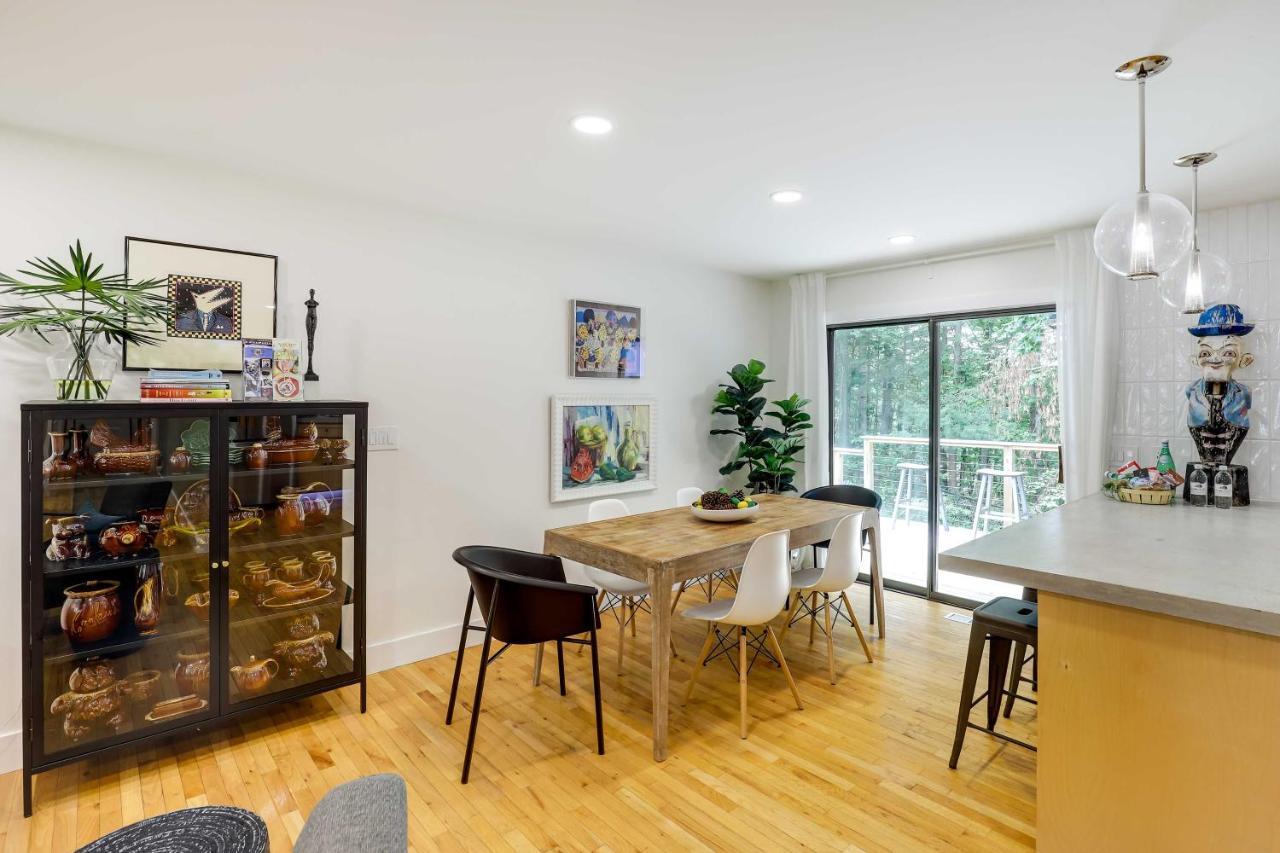 Modern With Hot Tub And Deck In Asheville! *