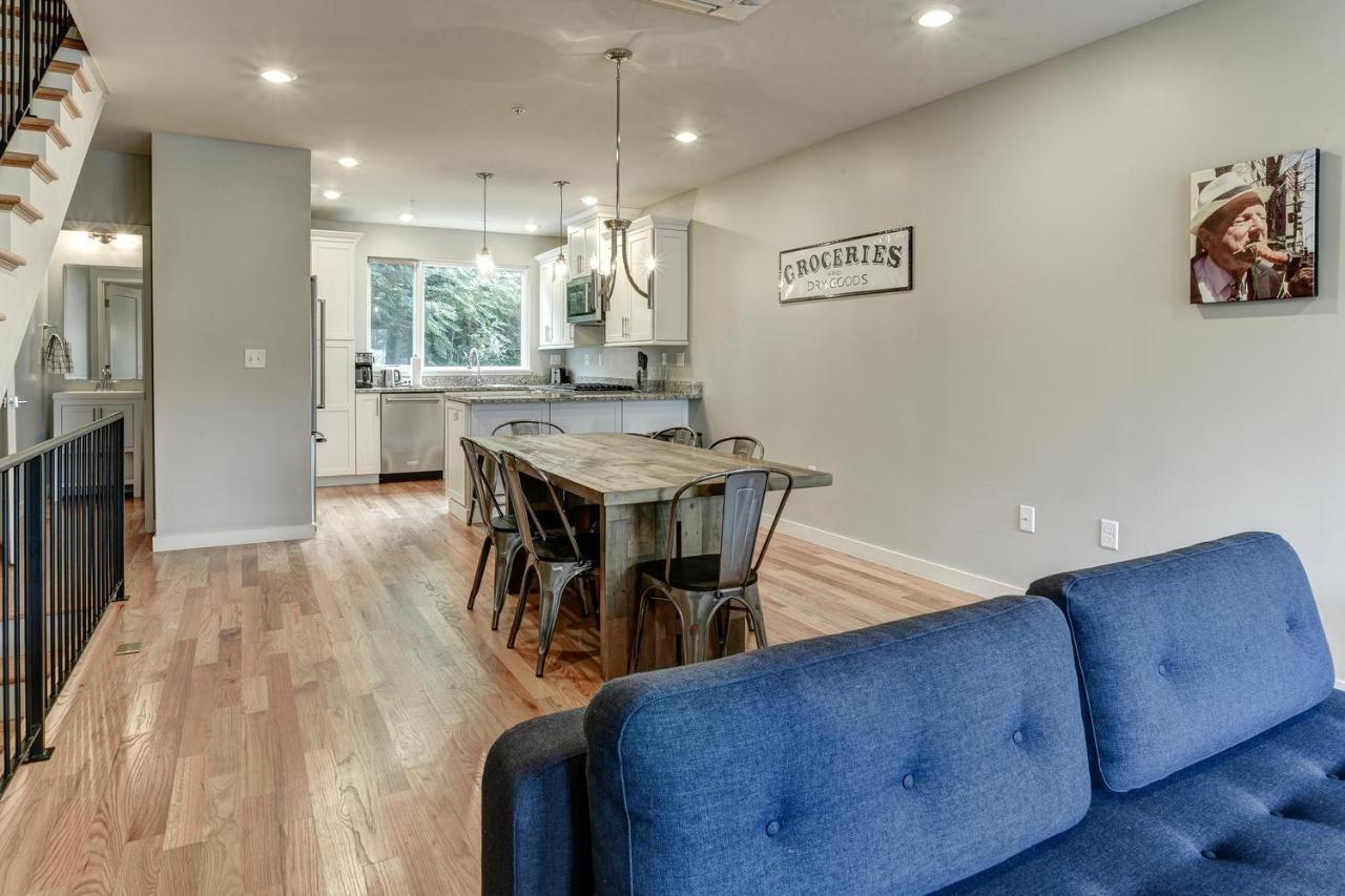 Short Coxe Avenue Townhome 235 *
