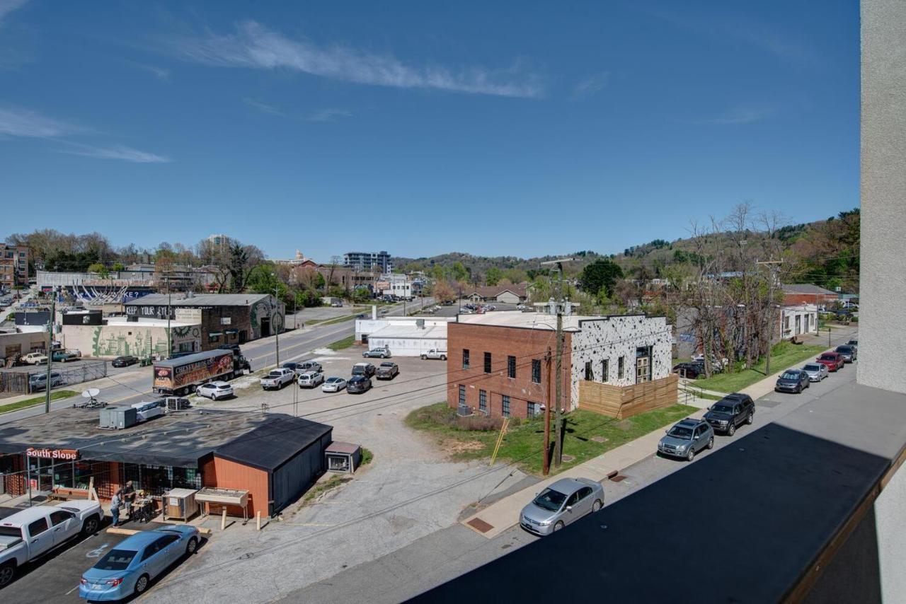 Short Coxe Avenue Townhome 233