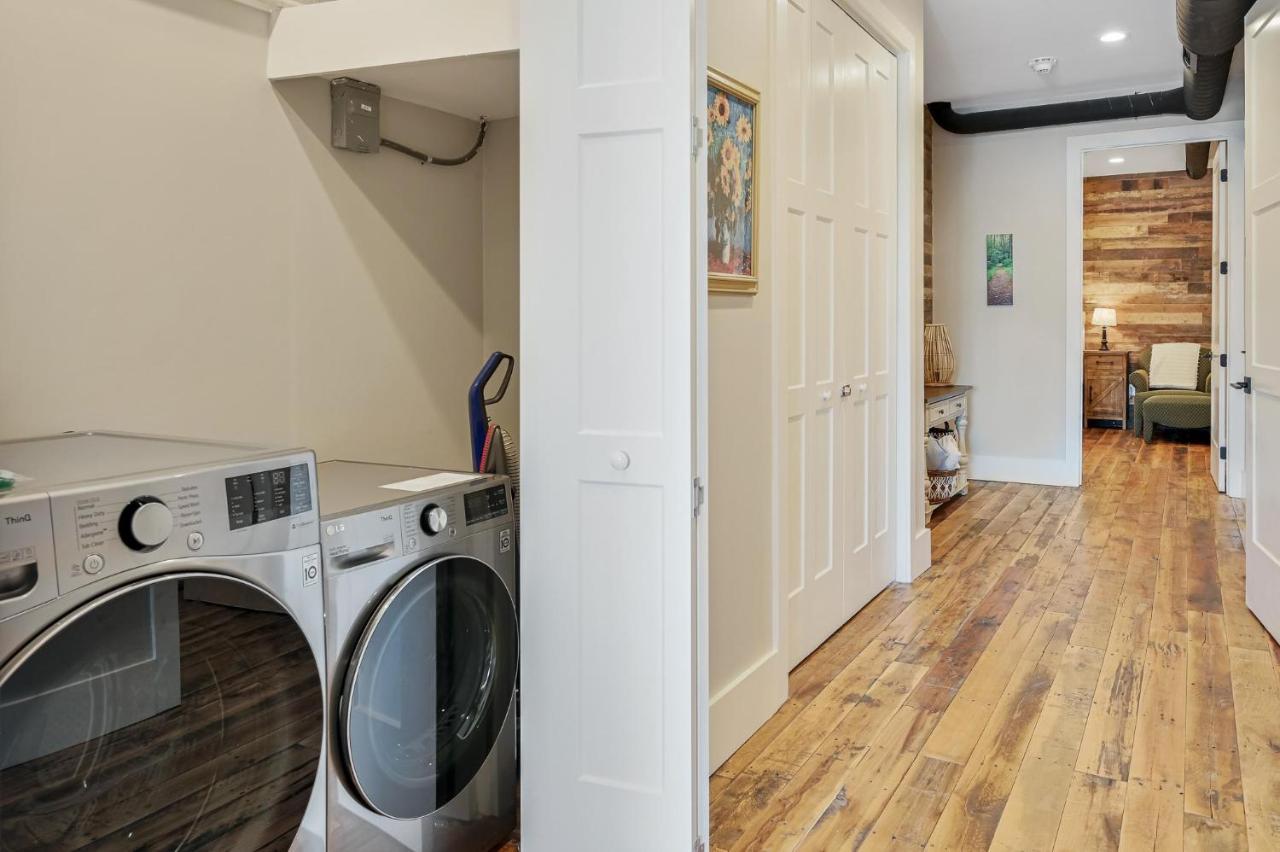 Phenomenal 2 Bedroom 2 And A Half Bathroom Downtown Asheville