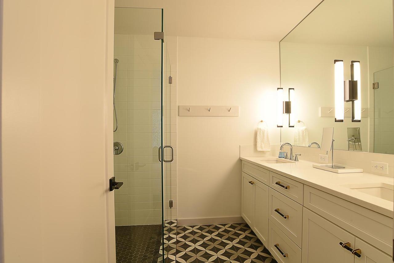 Modern Serenity And Luxurious Finishes Holiday home Asheville
