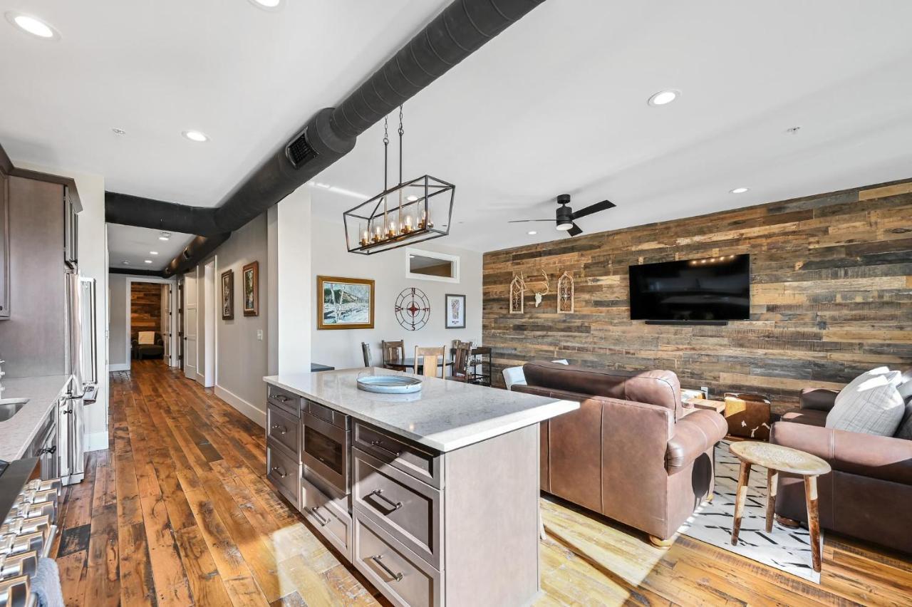 Phenomenal 2 Bedroom 2 And A Half Bathroom Downtown * Asheville