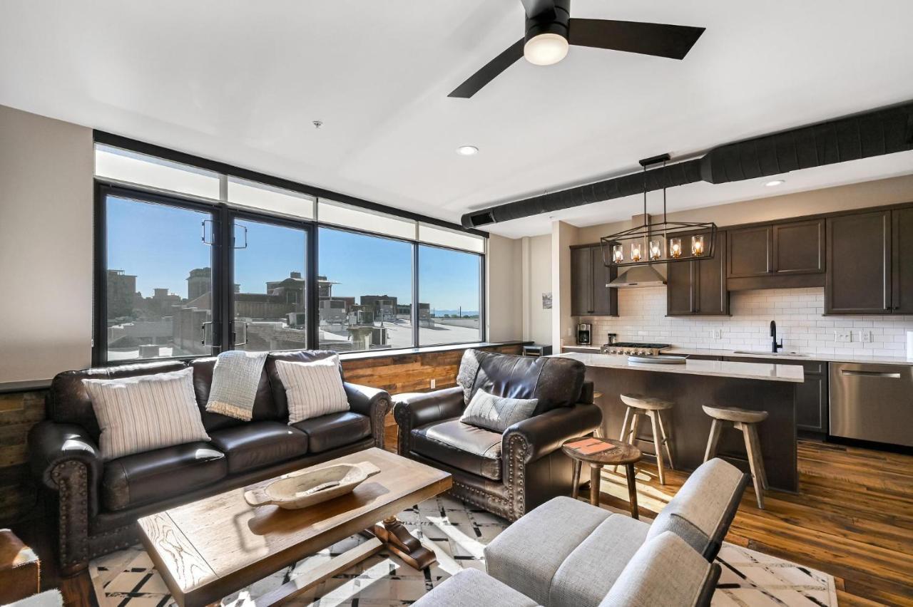 Phenomenal 2 Bedroom 2 And A Half Bathroom Downtown