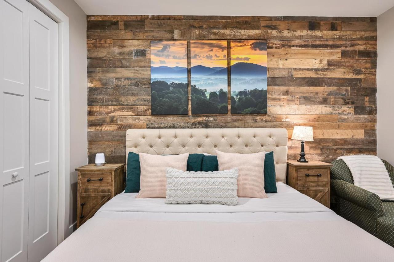 Phenomenal 2 Bedroom 2 And A Half Bathroom Downtown Holiday home Asheville