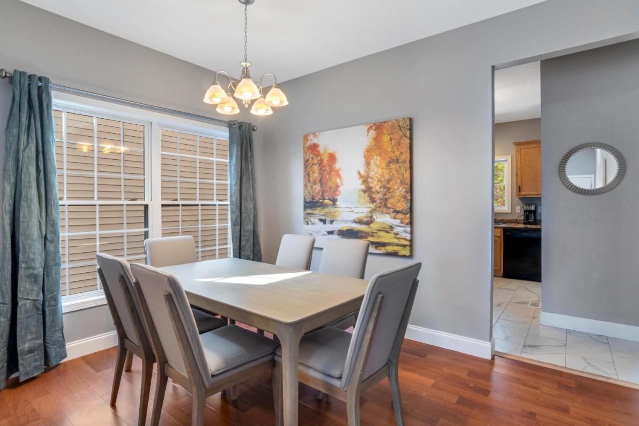 Wonderful With Hot Tub 5 Min To Downtown *