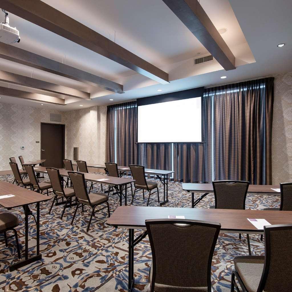 Doubletree By Hilton Downtown Hotel