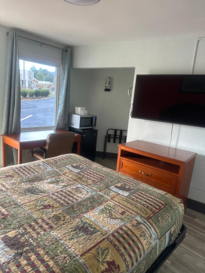 Motel Whispering Pines Asheville