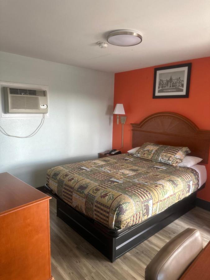 Motel Whispering Pines