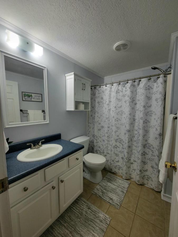 Cozy West Home: Downtown & Biltmore Proximity Holiday home *