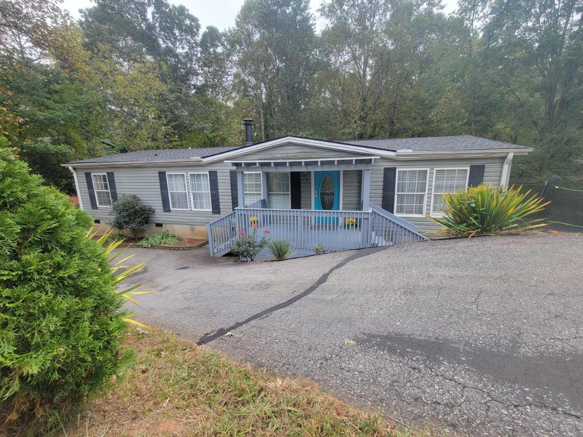 Cozy West Home: Downtown & Biltmore Proximity *