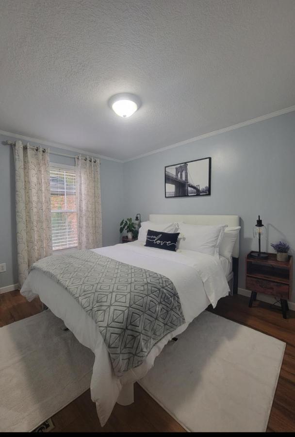 Cozy West Home: Downtown & Biltmore Proximity Holiday home