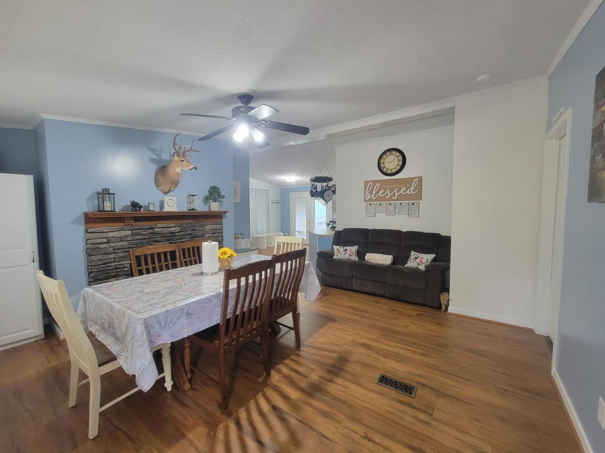 Cozy West Home: Downtown & Biltmore Proximity