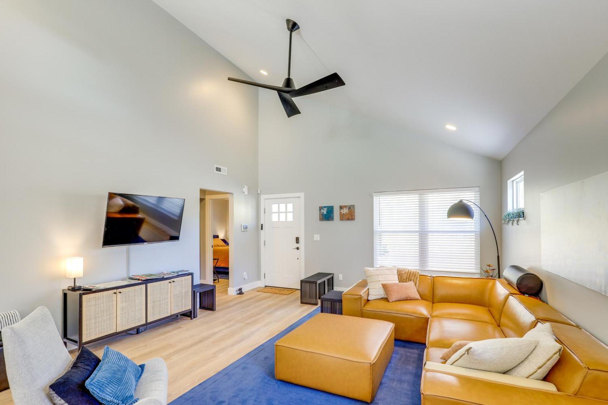 Chic Spacious Avl Oasis With Hot Tub And Fire Pit