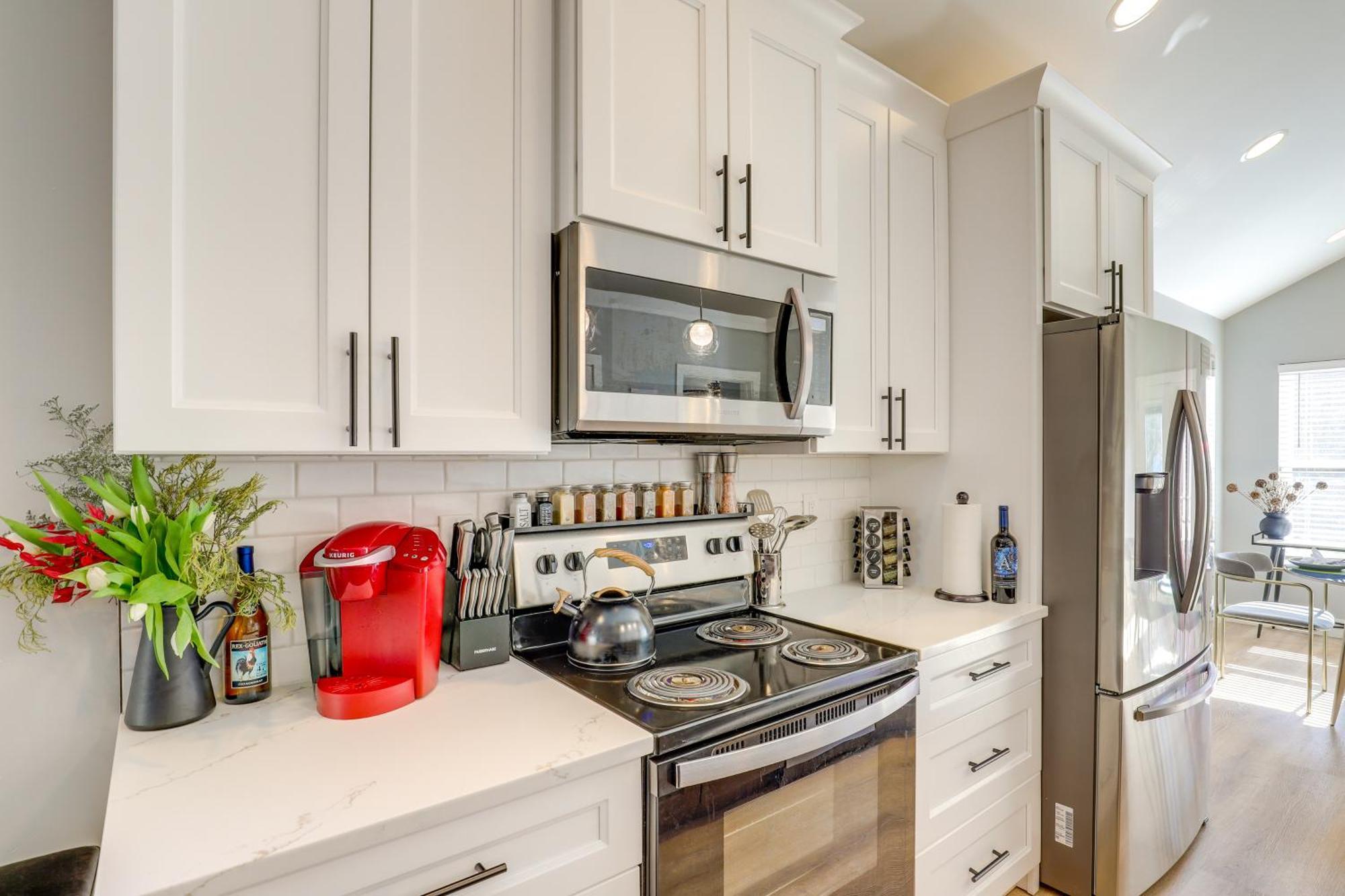 Chic Spacious Avl Oasis With Hot Tub And Fire Pit Holiday home