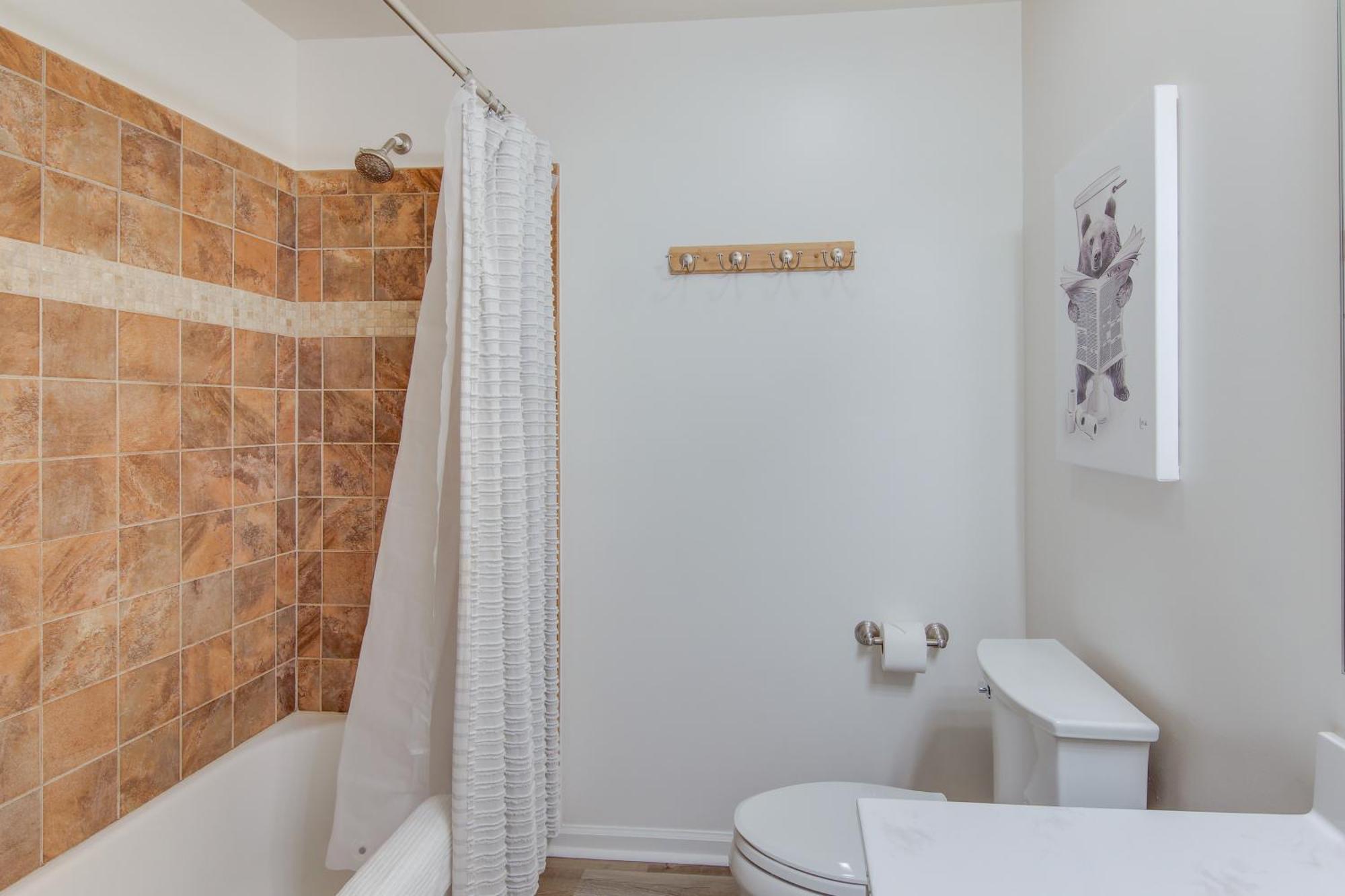 Holiday home Bright Retreat With Hot Tub And Decks!