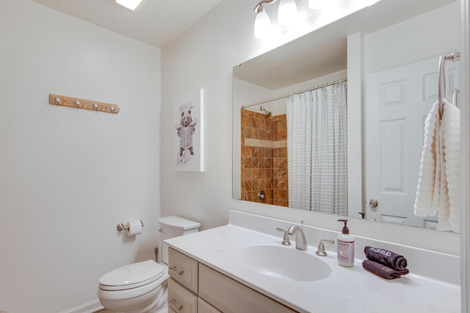 Bright Retreat With Hot Tub And Decks! *