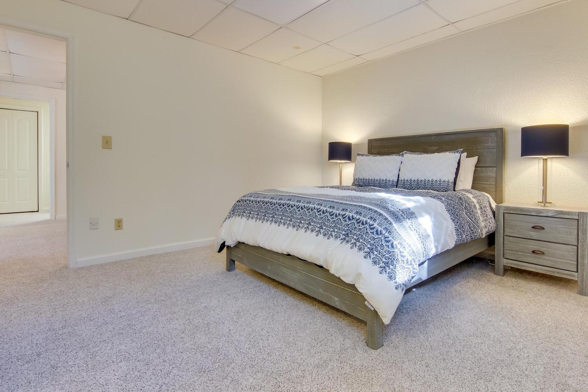 Bright Retreat With Hot Tub And Decks! * Asheville