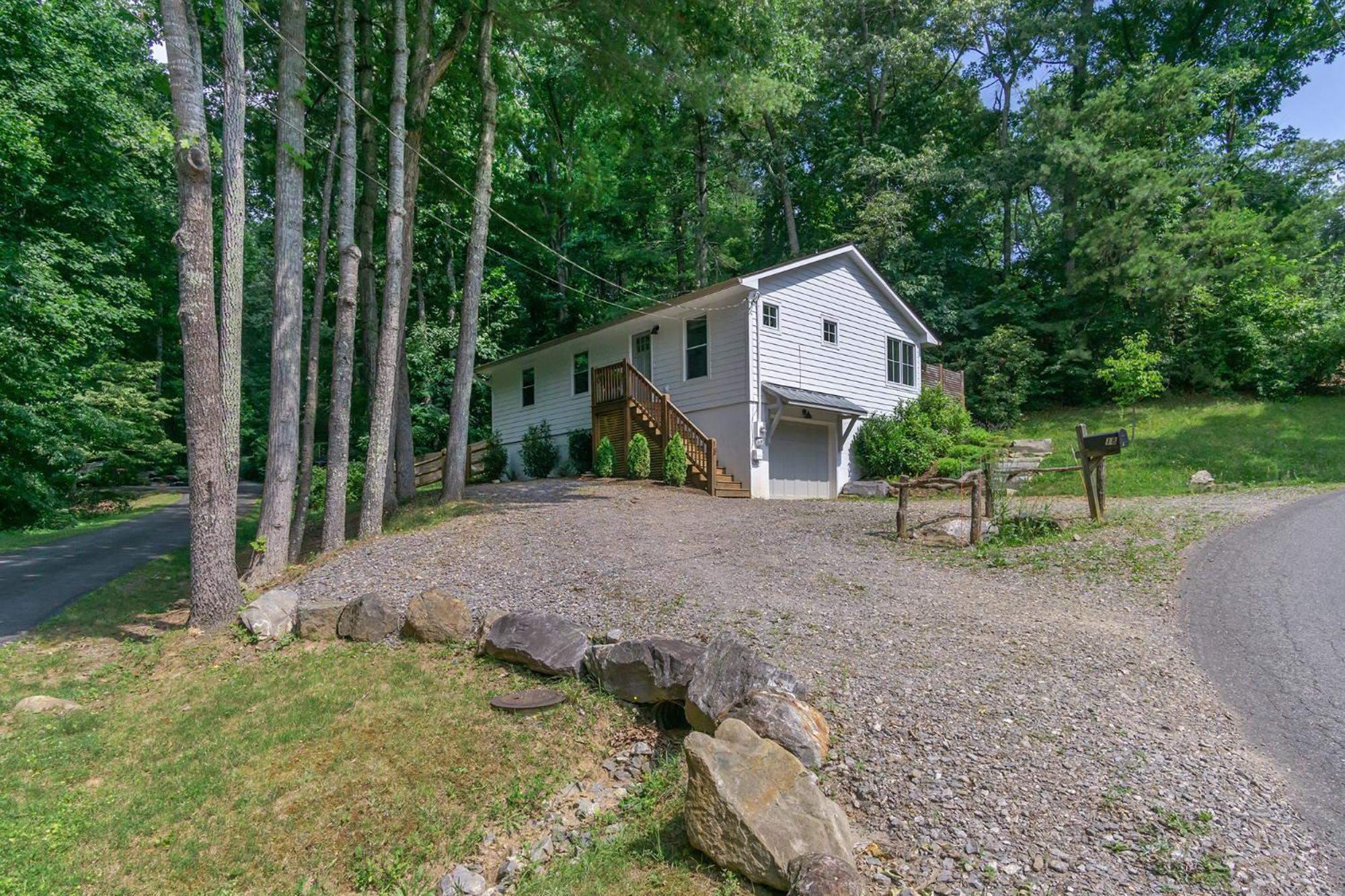 Cottontail Pet-friendly, Fire Pit & 10 Min. To Downtown Avl!