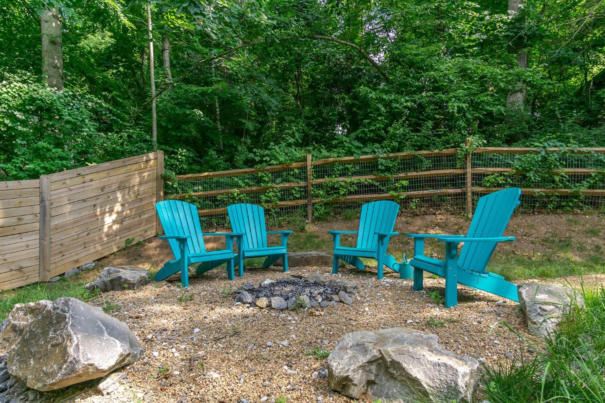 Cottontail Pet-friendly, Fire Pit & 10 Min. To Downtown Avl! Holiday home *
