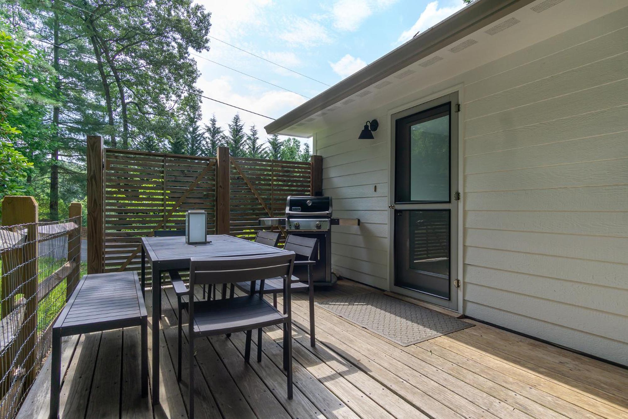 Cottontail Pet-friendly, Fire Pit & 10 Min. To Downtown Avl! *