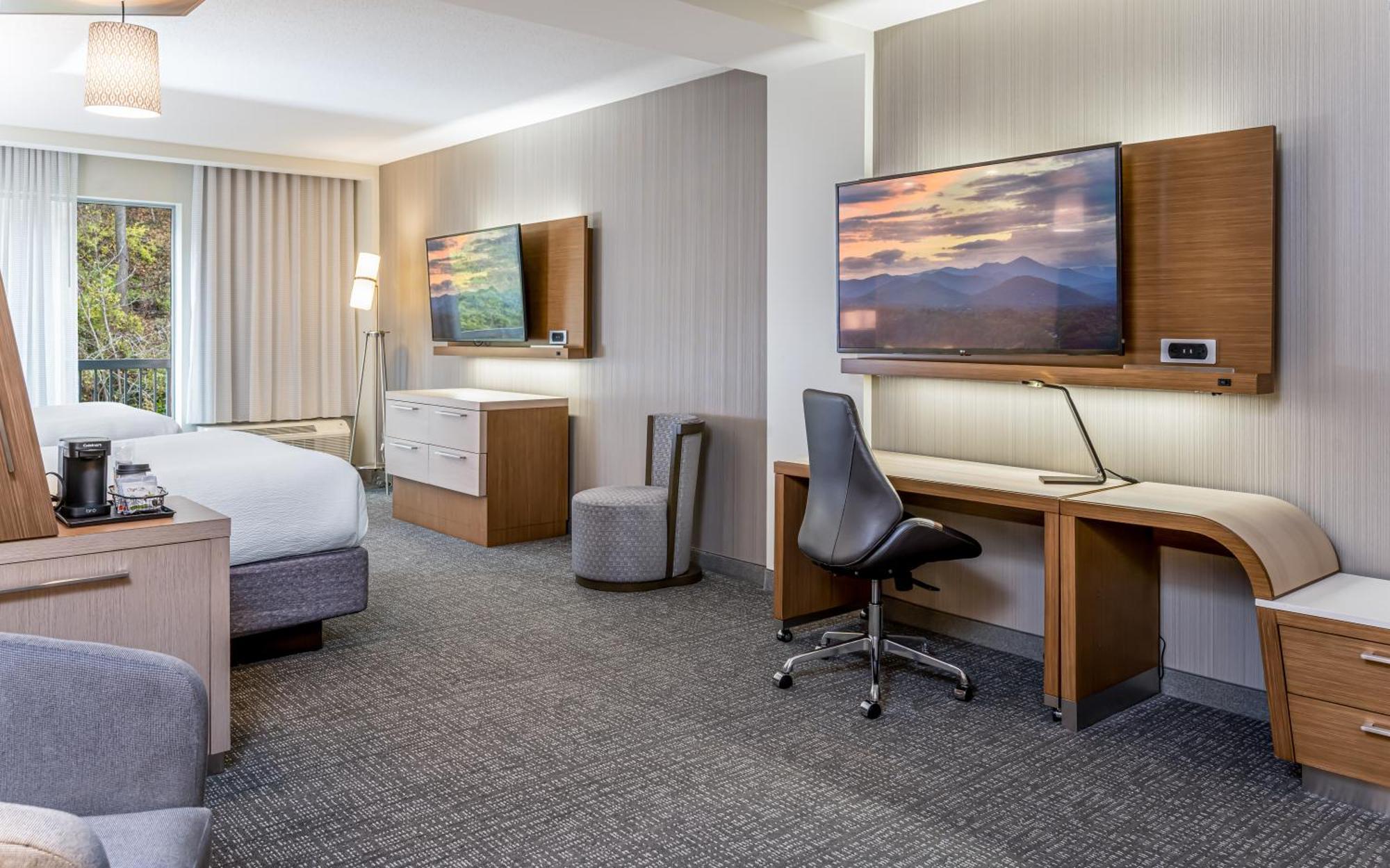 Courtyard Biltmore Village Hotel 3*