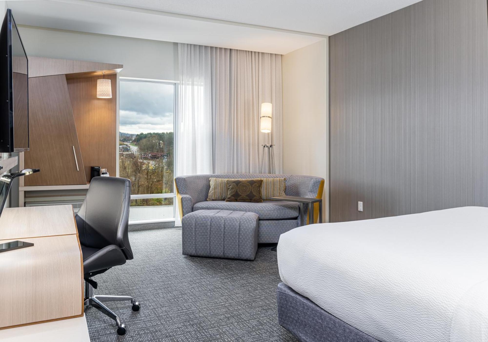 Courtyard Biltmore Village Hotel 3*