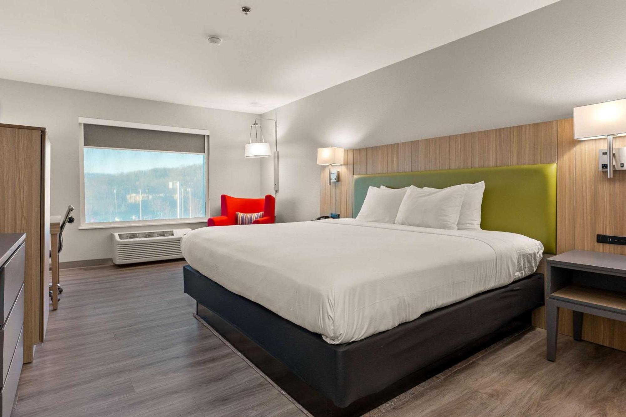 Country & By Radisson, At Outlet Mall, Nc Hotel 3*