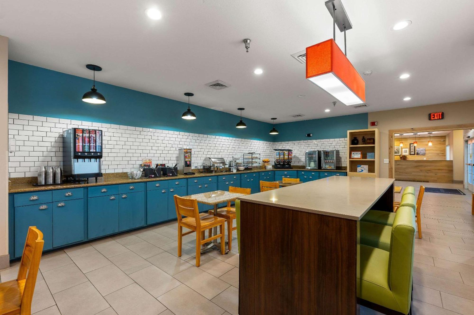 Country & By Radisson, At Outlet Mall, Nc 3*