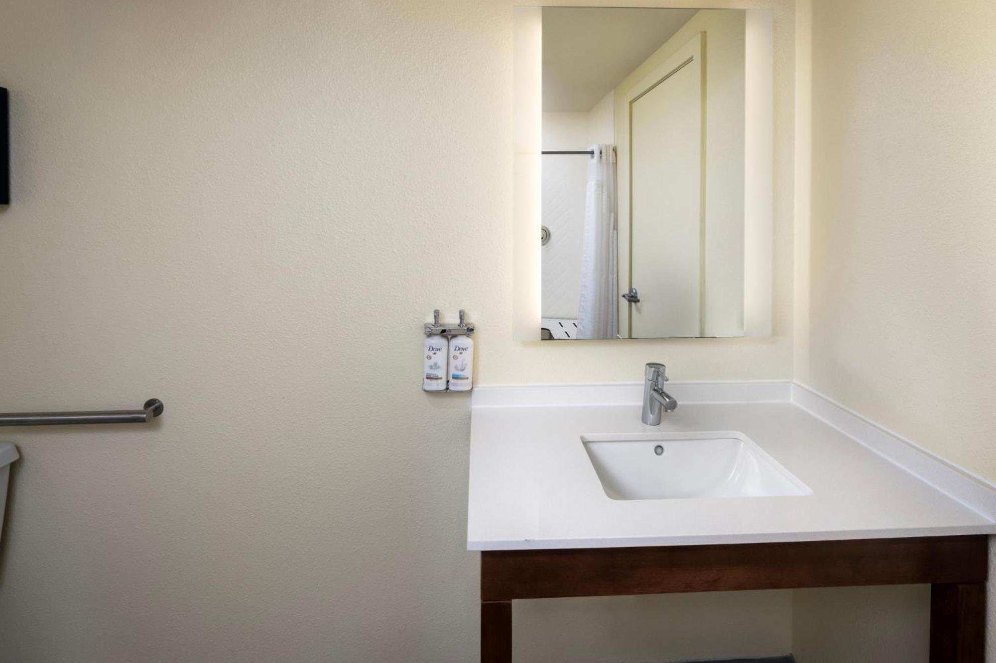 The Scenic At Biltmore Village Hotel 3*