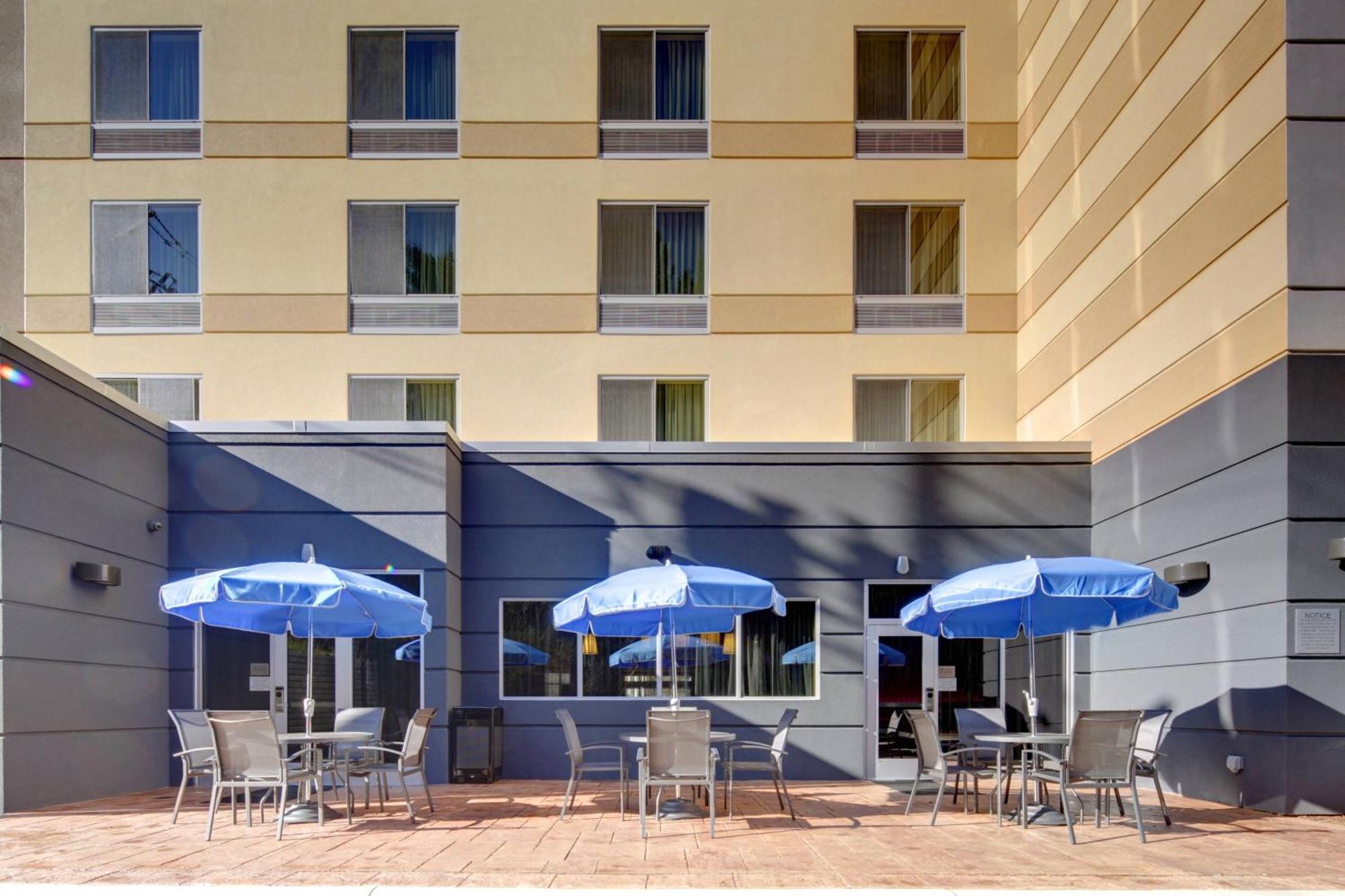 Hotel Fairfield & By Marriott Tunnel Road