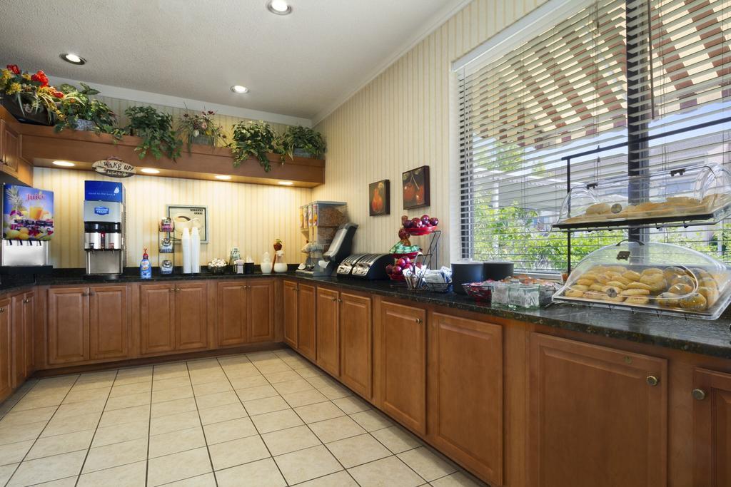 Ramada By Wyndham Southeast Asheville