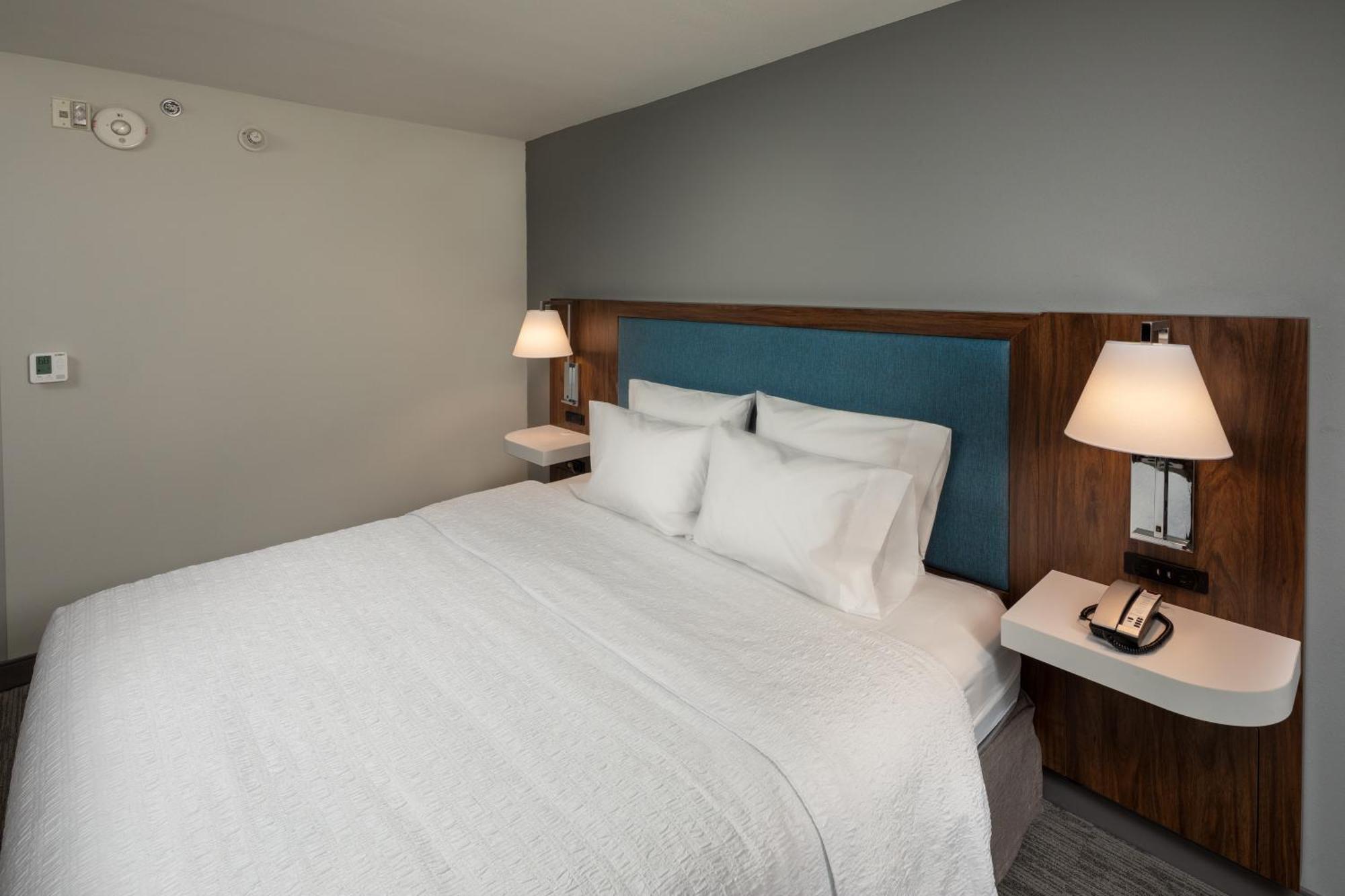 Hampton Asheville-tunnel Road Hotel