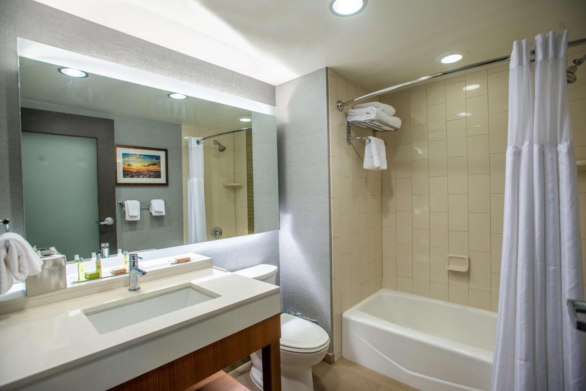Hotel Doubletree By Hilton Downtown 4*