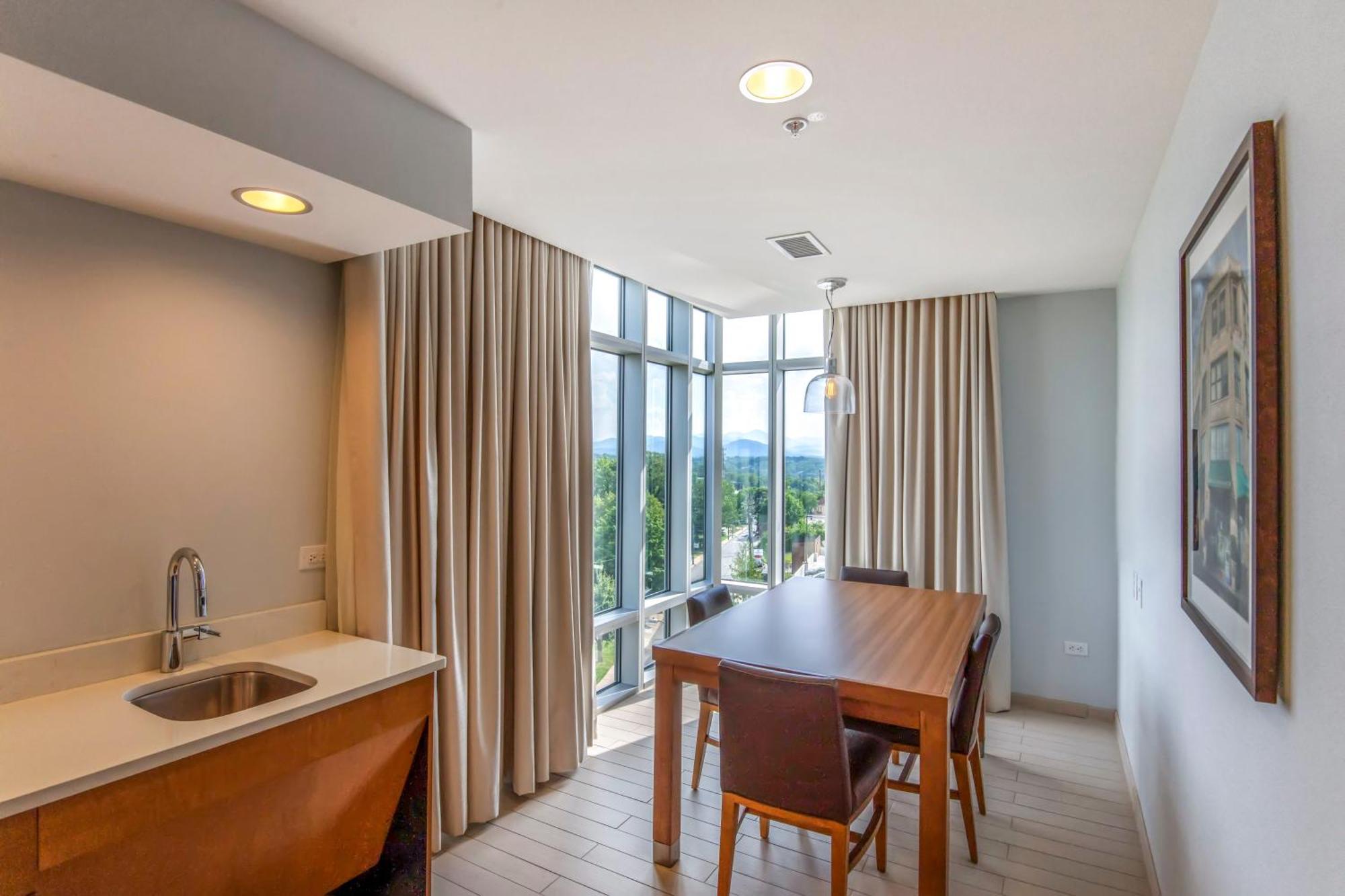 Doubletree By Hilton Downtown Asheville