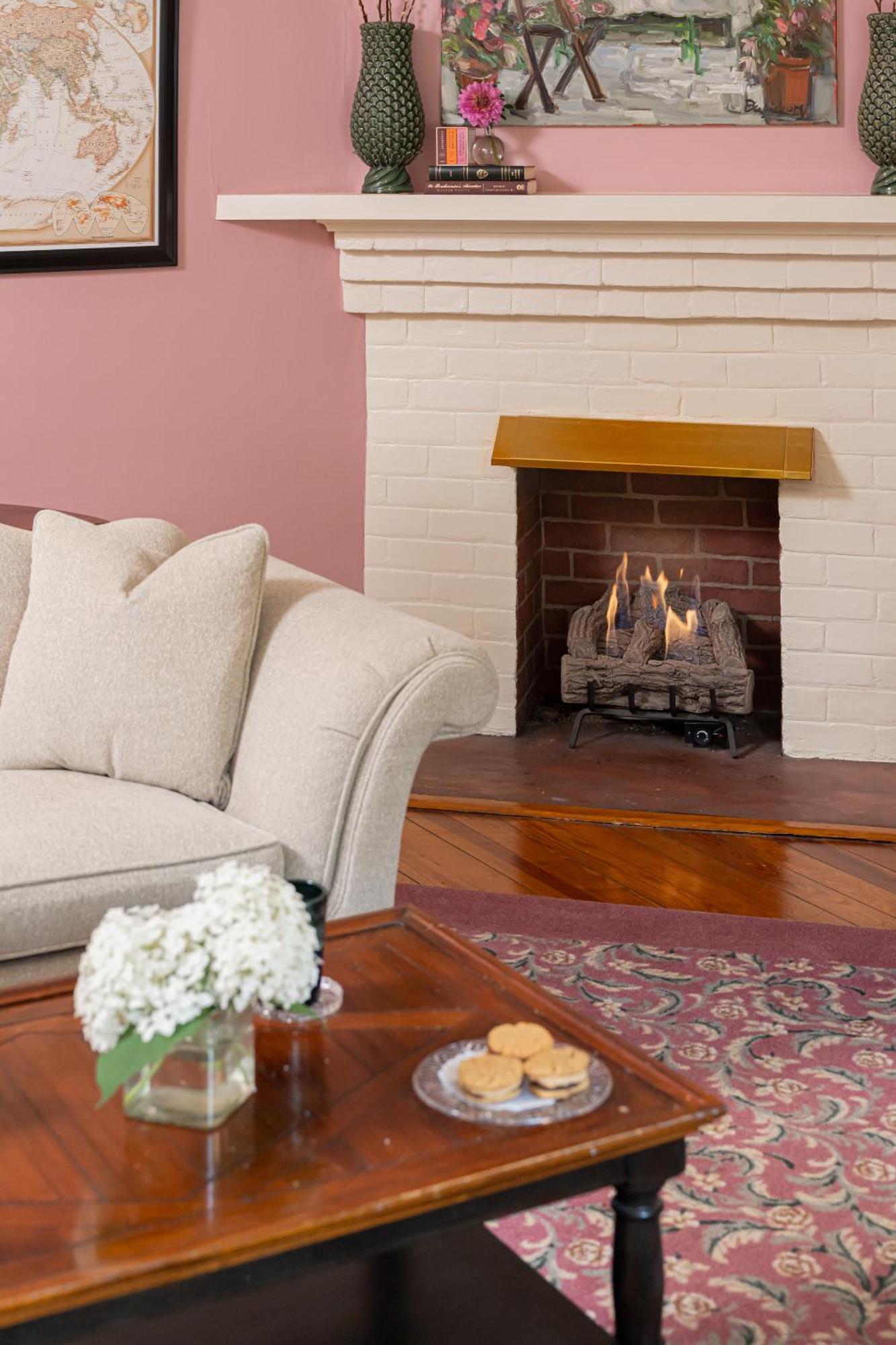 Pinecrest Bed & Breakfast