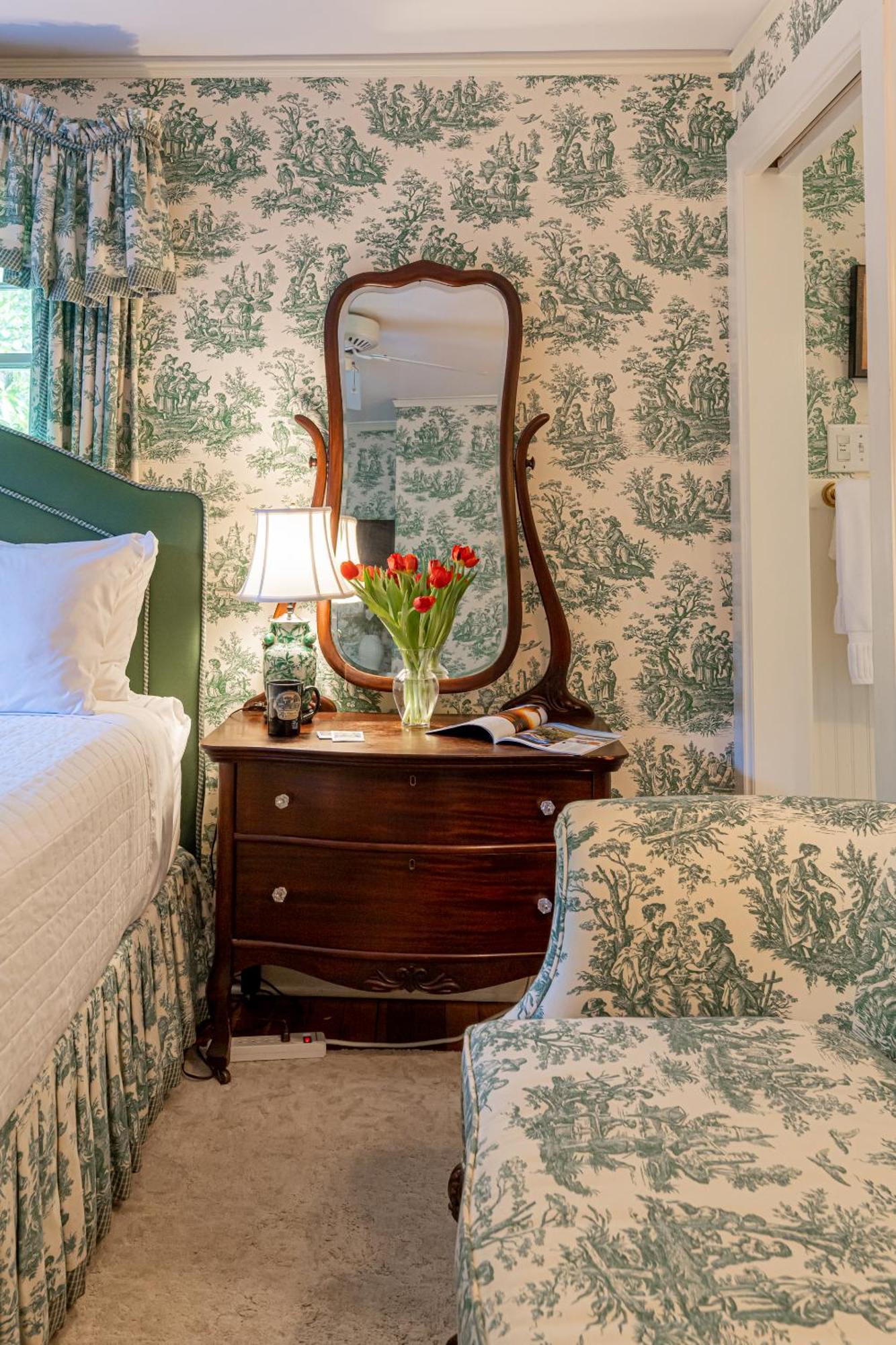 Bed & Breakfast Pinecrest Asheville