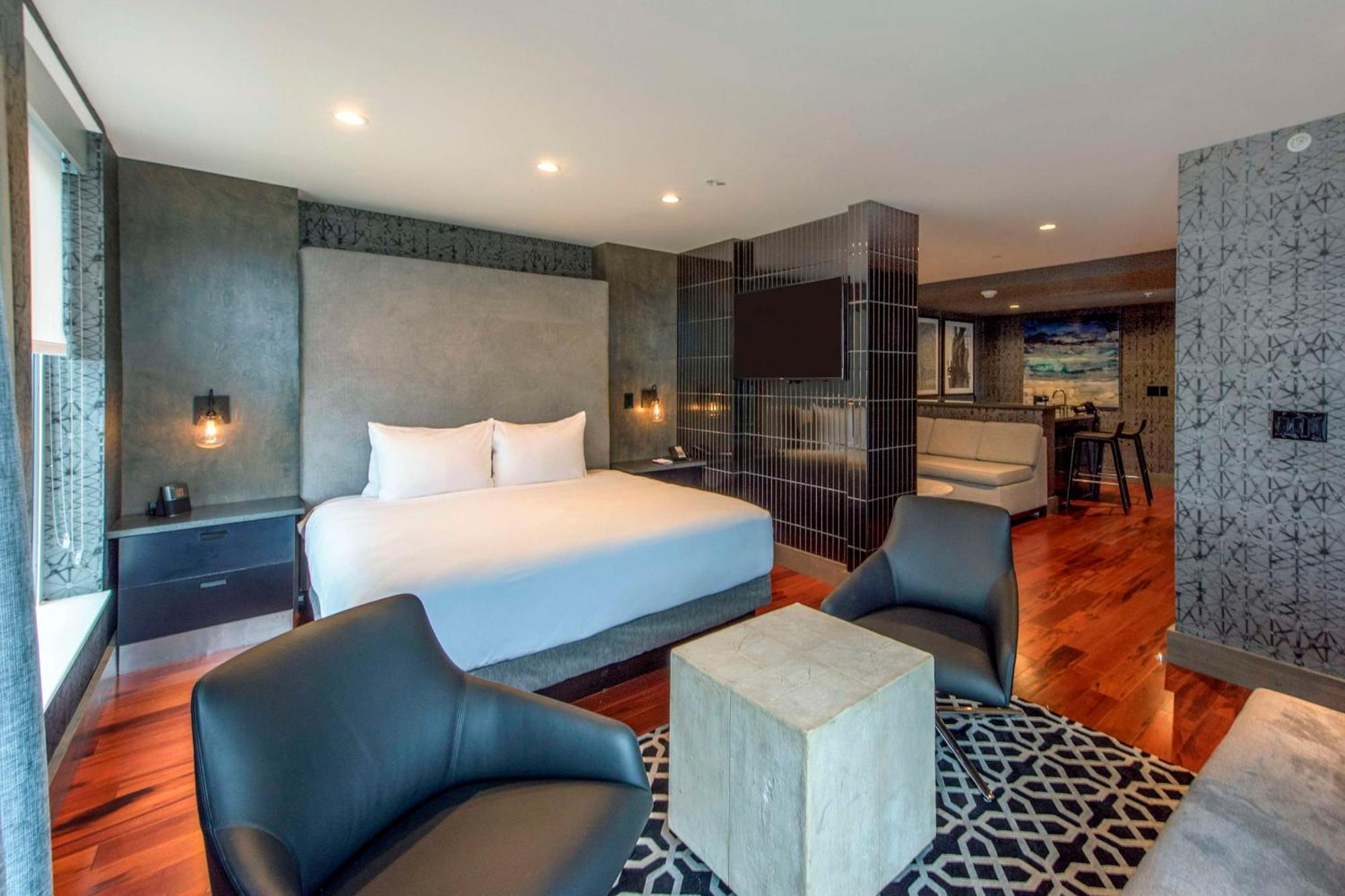 Doubletree By Hilton Downtown Hotel