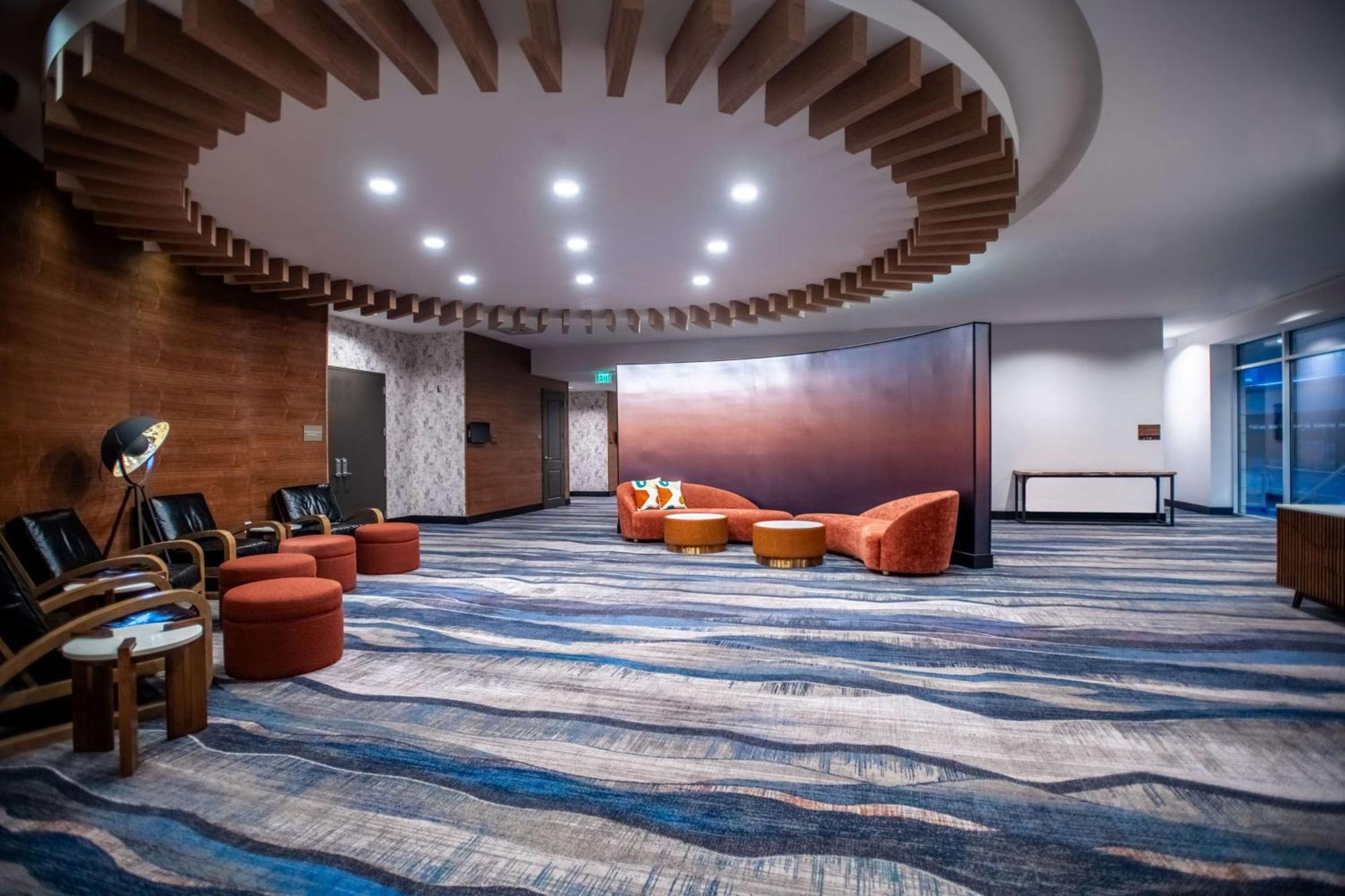 Doubletree By Hilton Downtown 4*