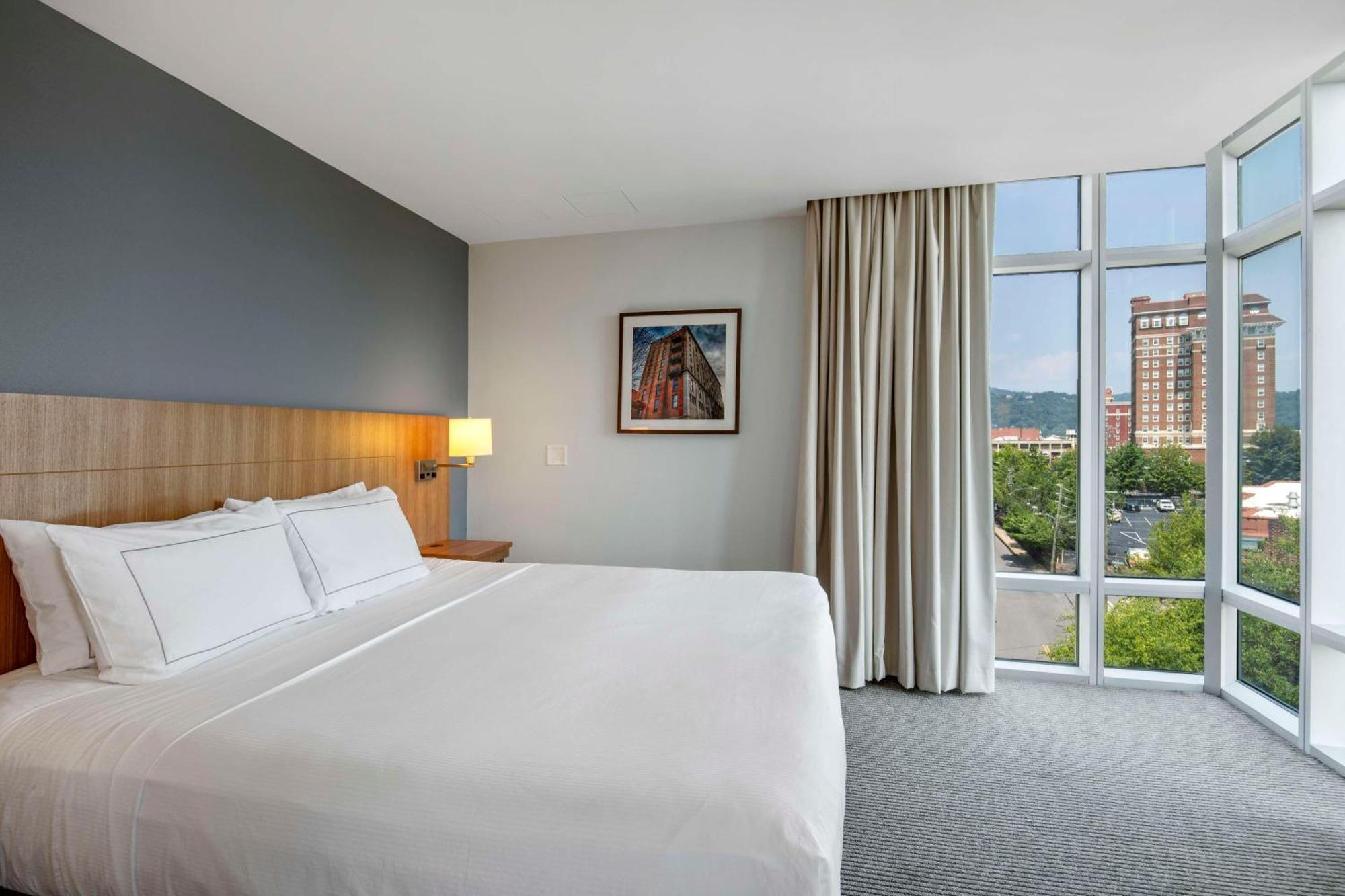 Doubletree By Hilton Downtown Hotel 4*