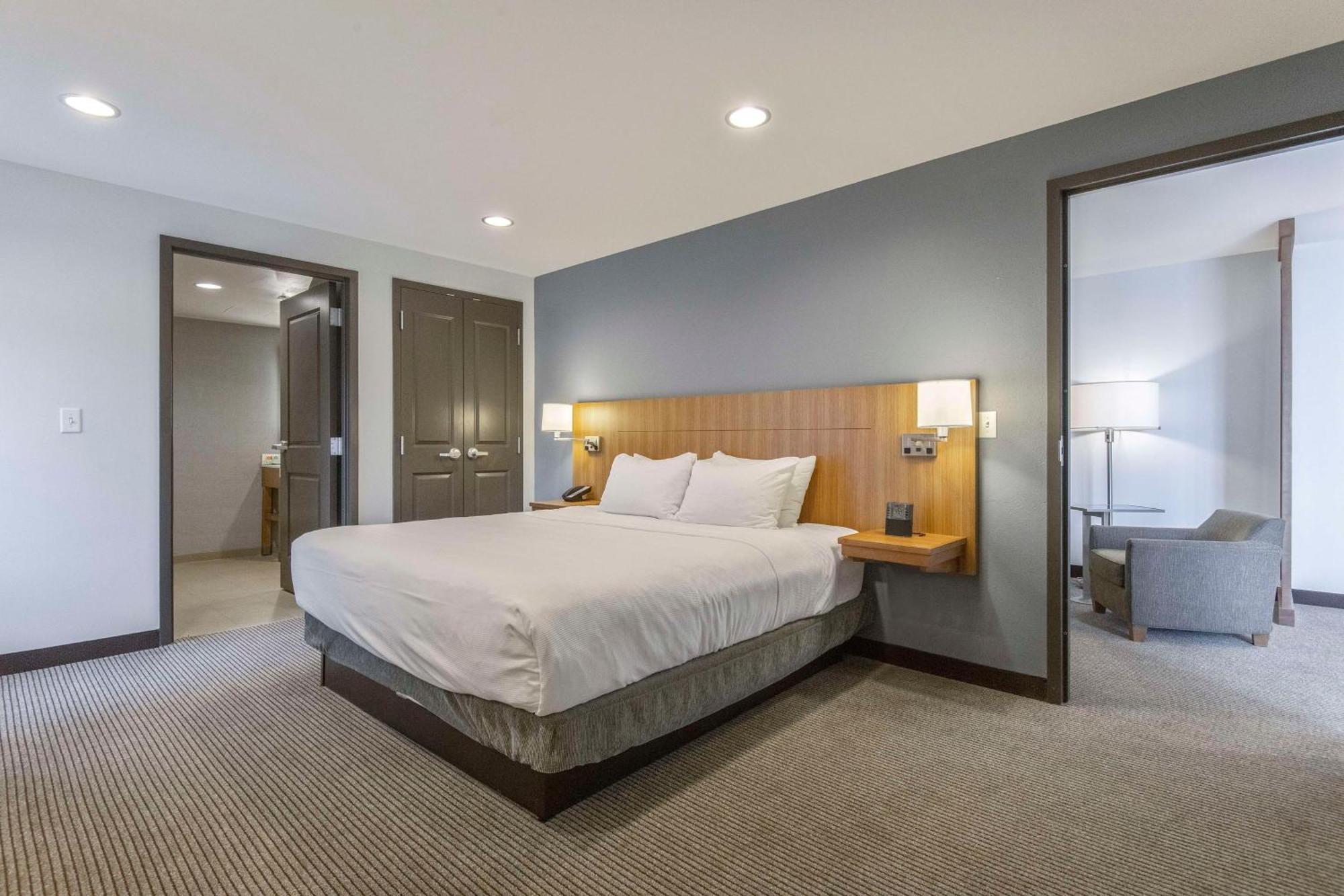 Hotel Doubletree By Hilton Downtown 4*