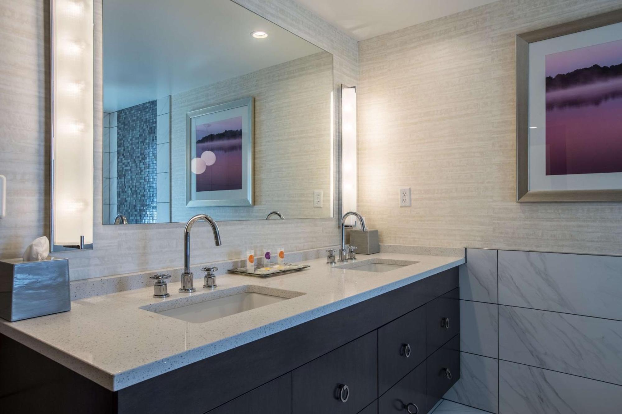 Doubletree By Hilton Downtown 4*