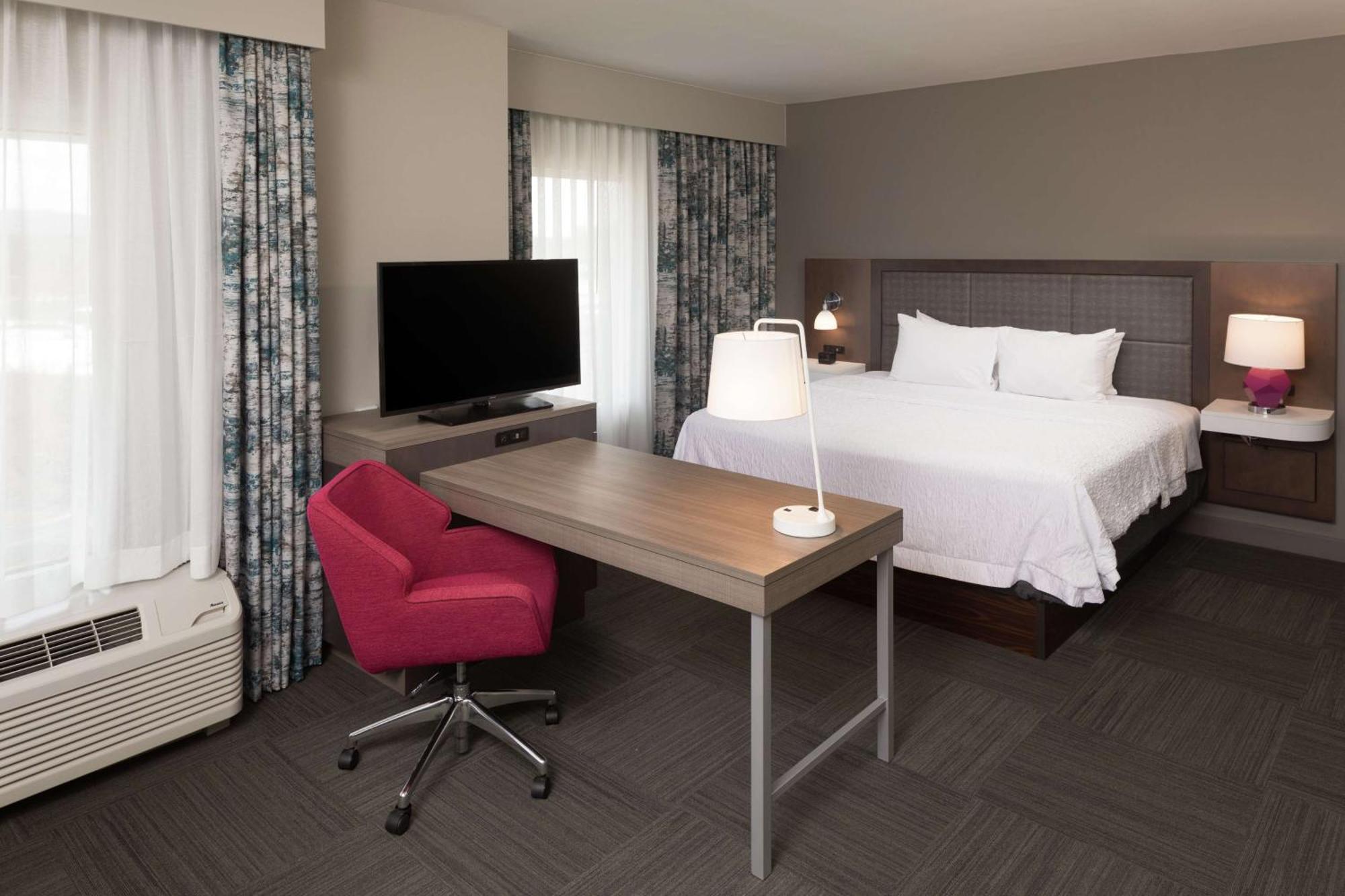 Hampton & Biltmore Area Hotel 3*