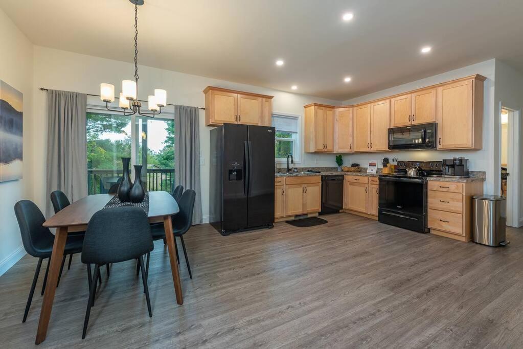 Pisgah Place! Comfy 2br Apt/house!