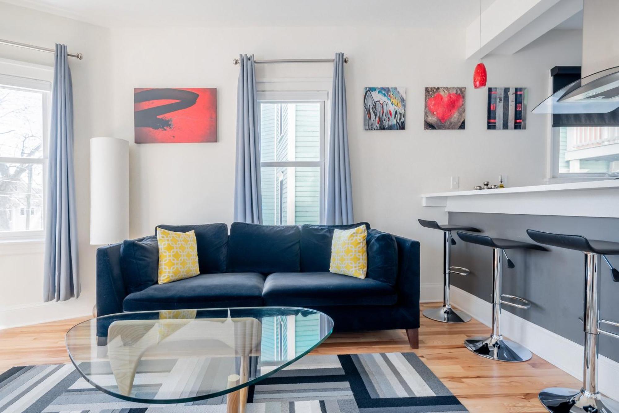 Dog-friendly Downton Annie #1 Apartment