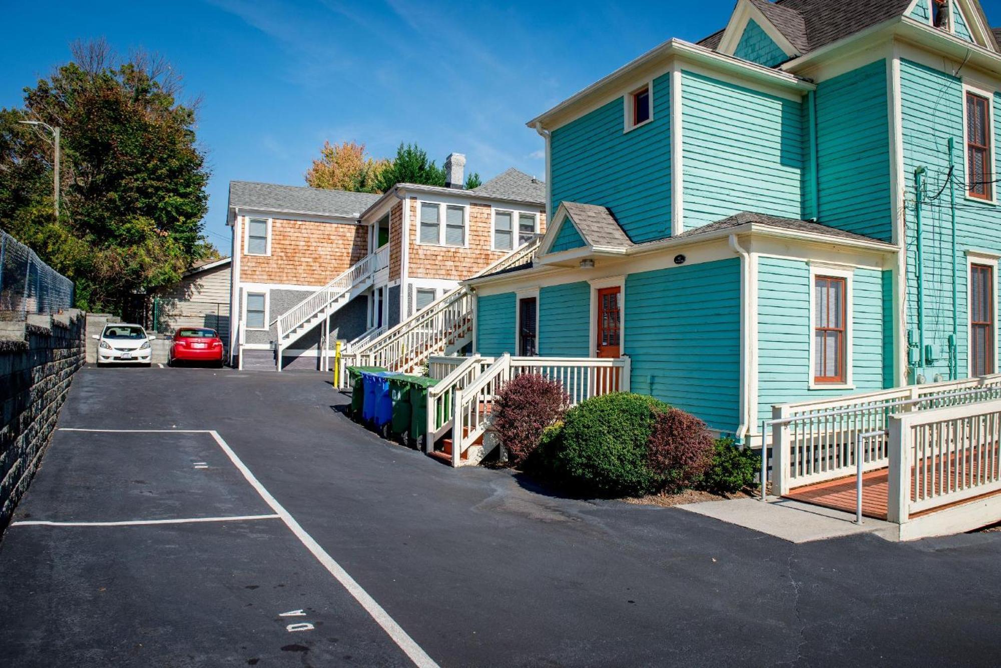 Dog-friendly Downton Annie #1 Apartment Asheville