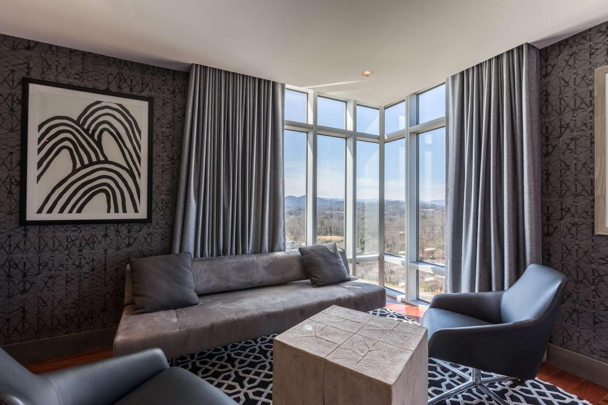 Doubletree By Hilton Downtown Hotel 4*