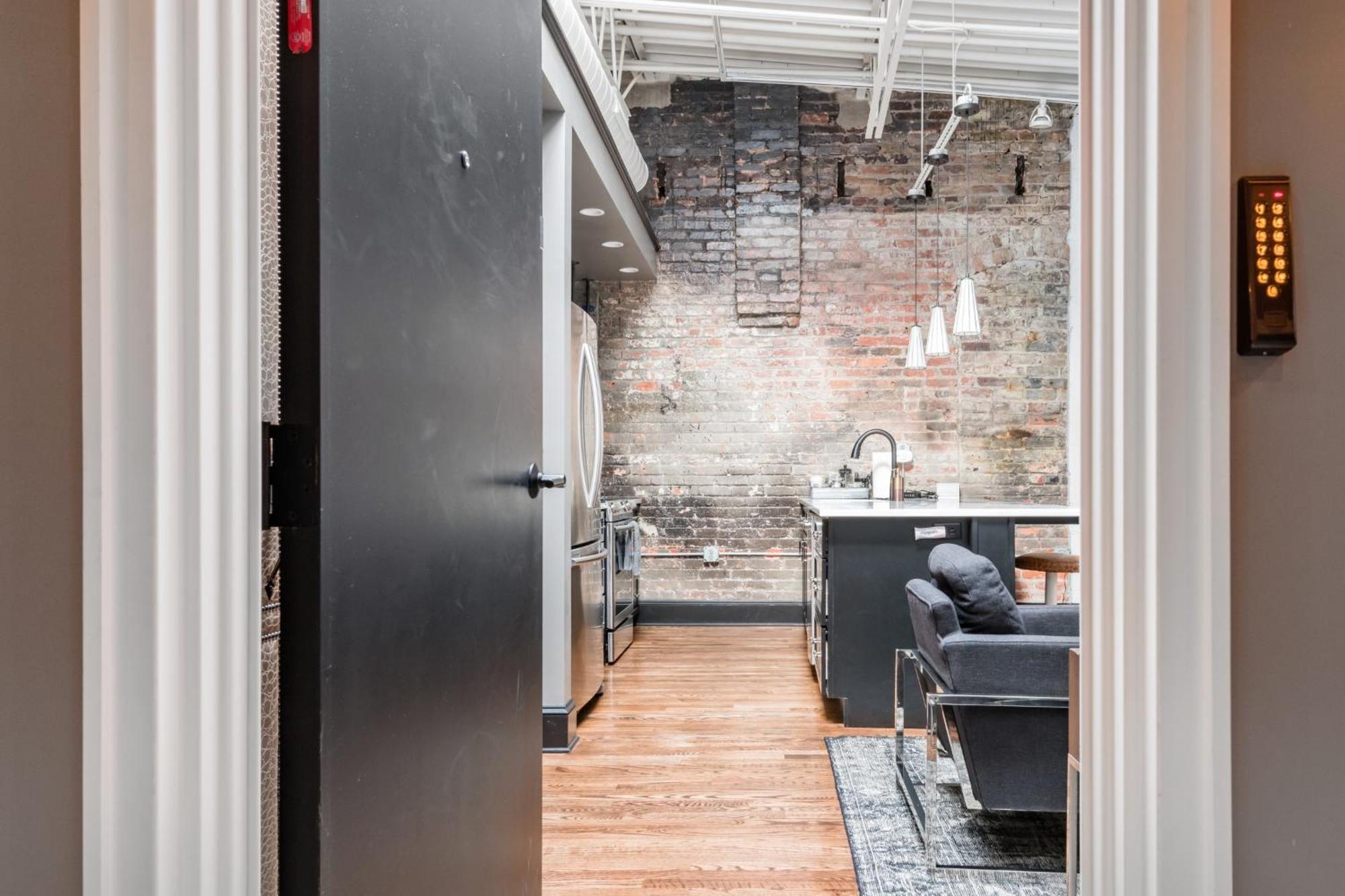 80 Lex 204 Industrial Chic Apartment *