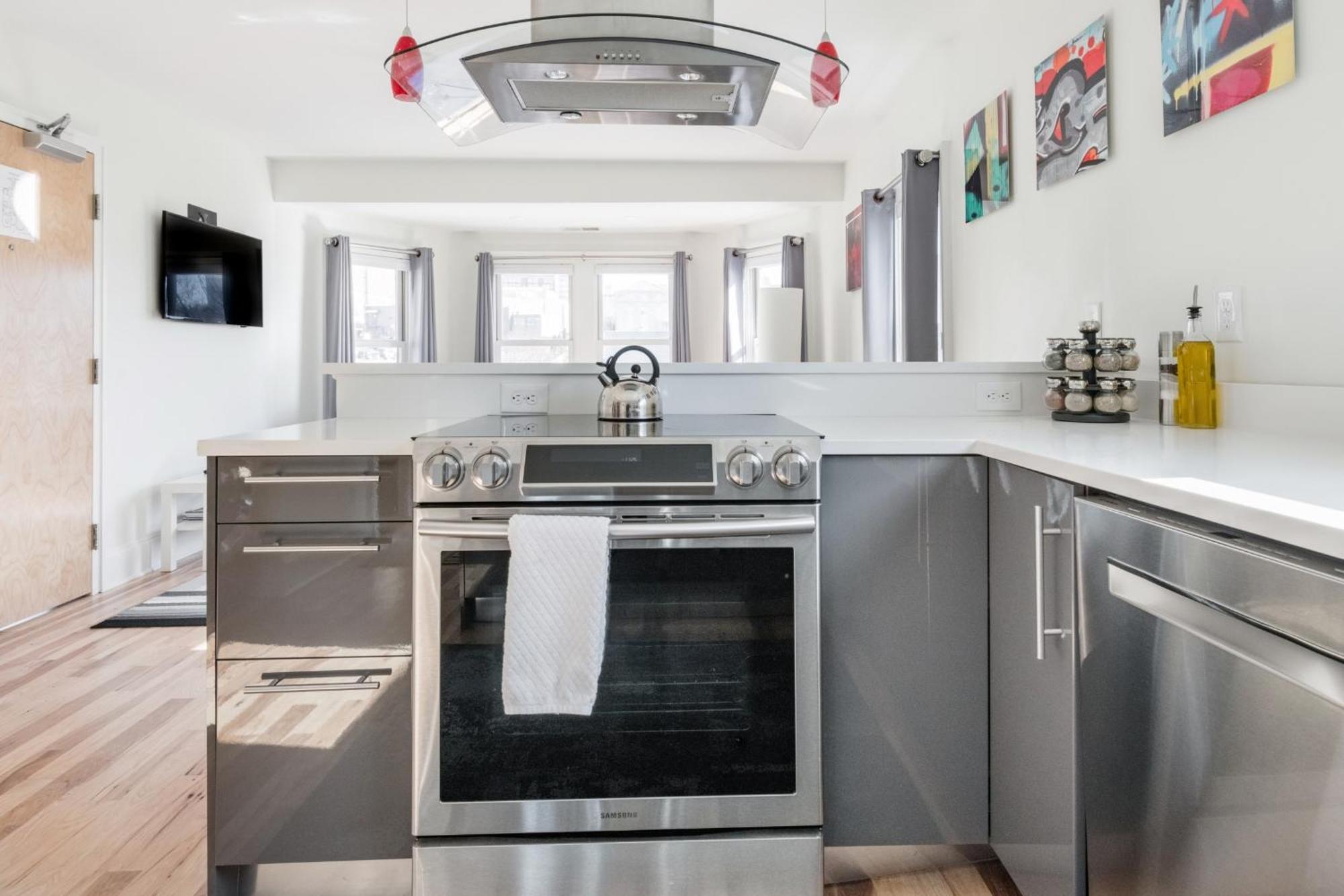 Dog-friendly Downton Annie #3 Apartment Asheville