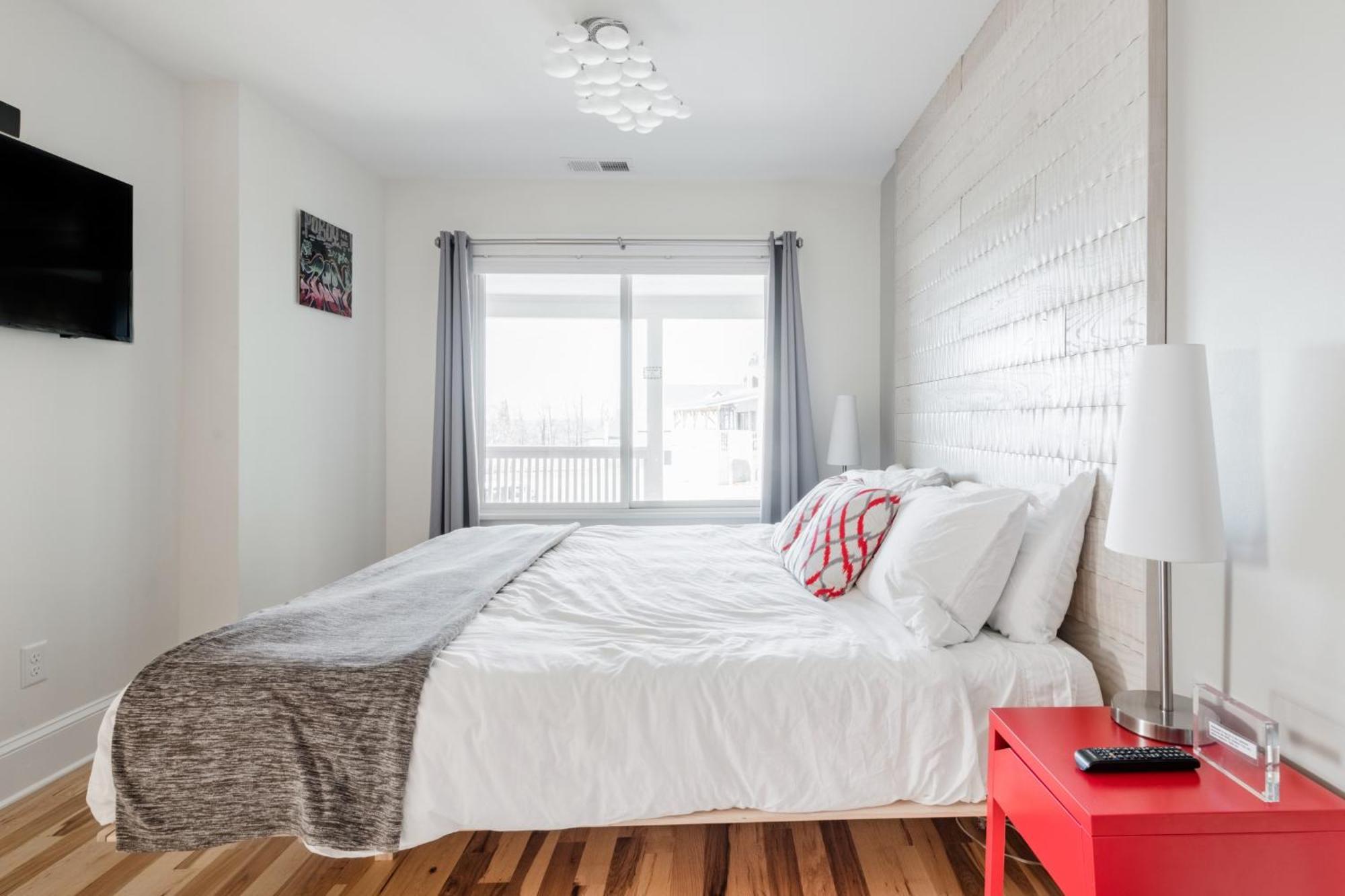 Dog-friendly Downton Annie #3 Apartment Asheville