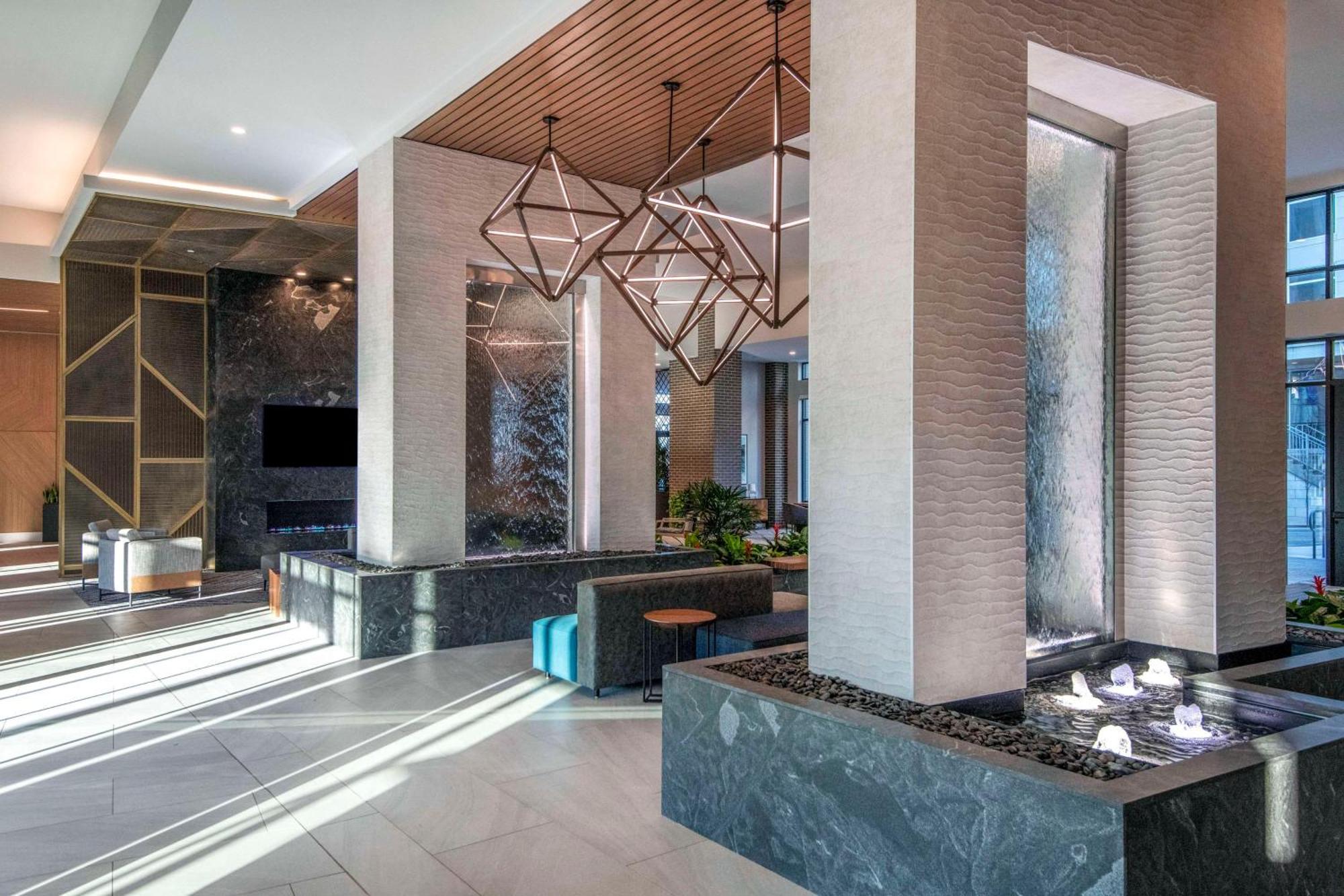 Hotel Embassy By Hilton Downtown